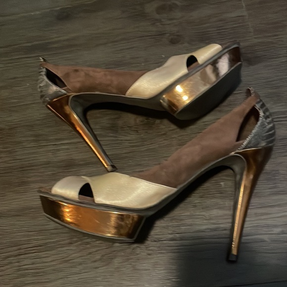 Unique BCBG Platform Heels 9.5 - Picture 9 of 11